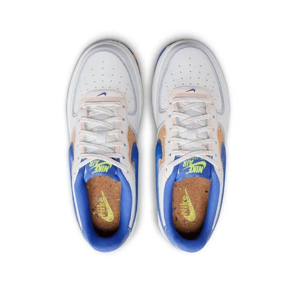 Nike Big Kids Air Force 1 LV8. Very lightly used. Size 4Y. Retail $105 - Picture 2 of 16